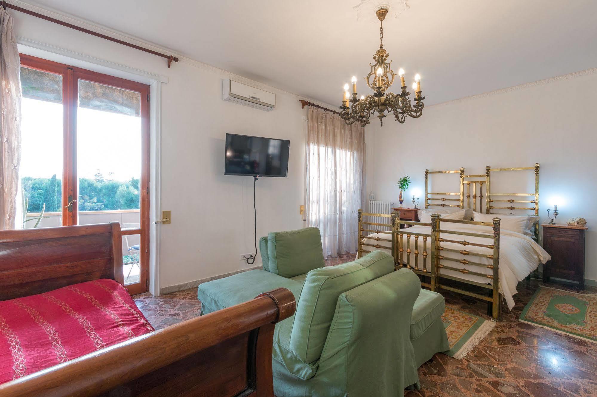 Larala' Bed and Breakfast Λέτσε Εξωτερικό φωτογραφία